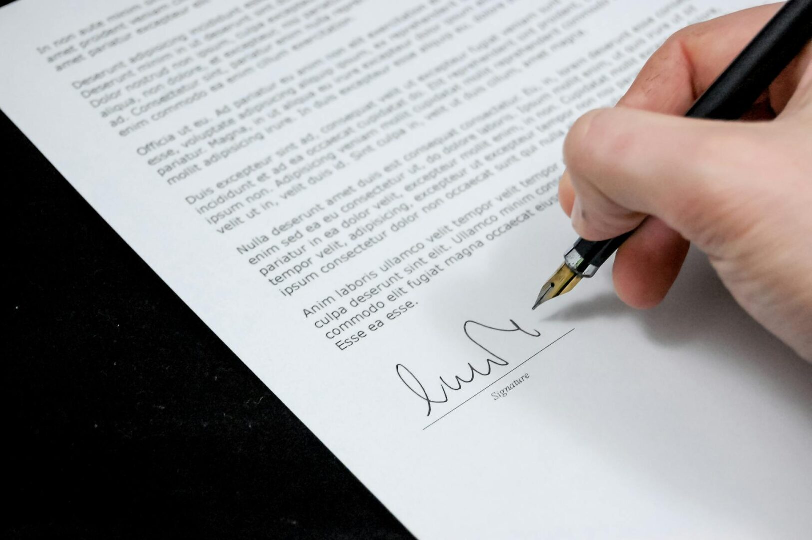 hand signing contract