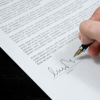 hand signing contract